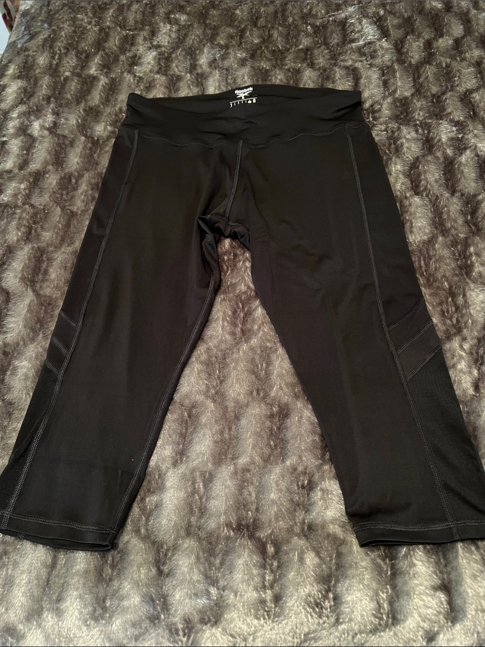 Women’s Reebok Black Mid-Rise WOR Mesh Capri, size Large